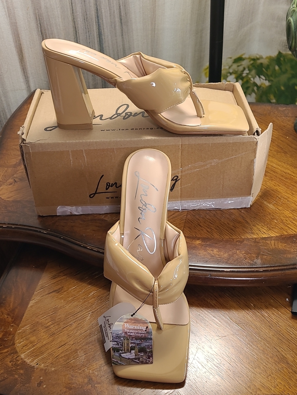 New in box! London Rag Phantom Womens 9 Latte Patent Block Heel Thong Sandals